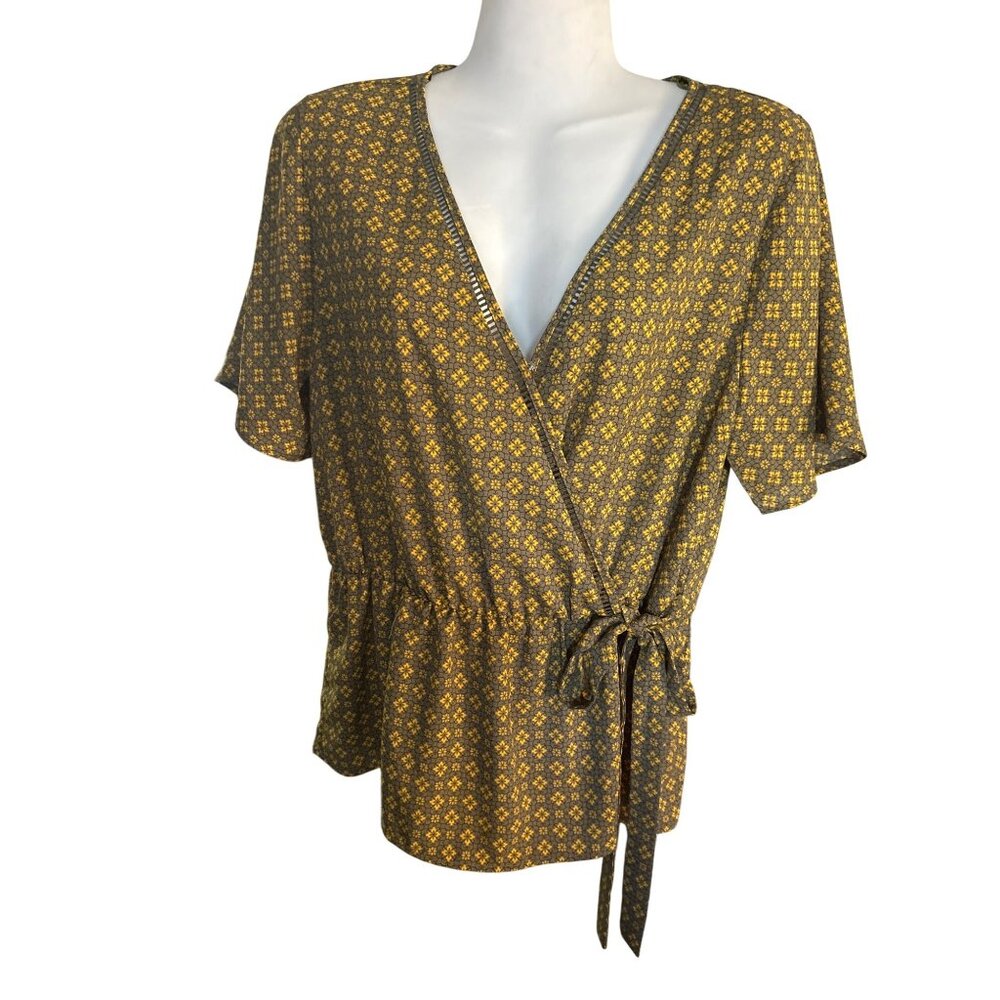 E & M Womens Size XL Olive Green Yellow Peplum Top  Blouse Tie Waist Lightweight